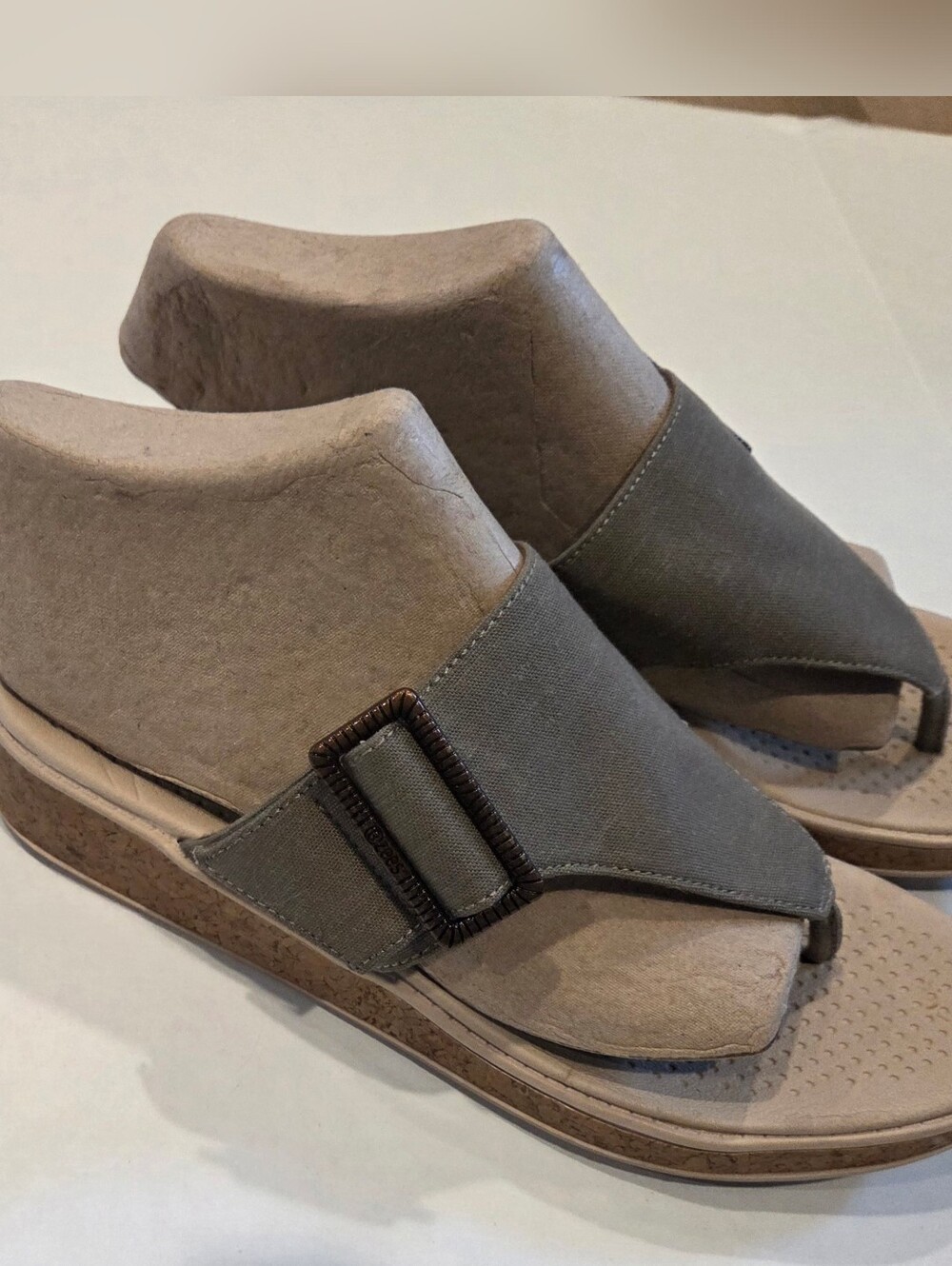 BZees Bay Wedge Womens Sandal Sz 9 Olive Canvas Buckle Taupe Comfort Casual